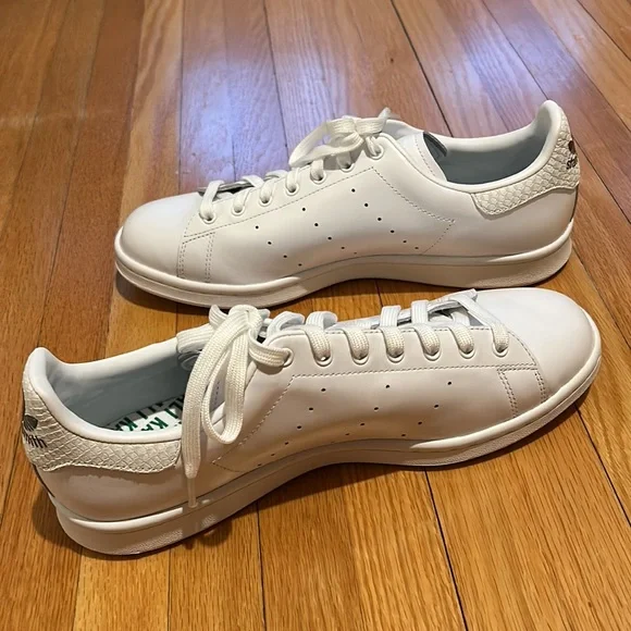 Brand New Adidas Stan Smith size: women’s 11 or men’s 10. - Picture 2 of 10